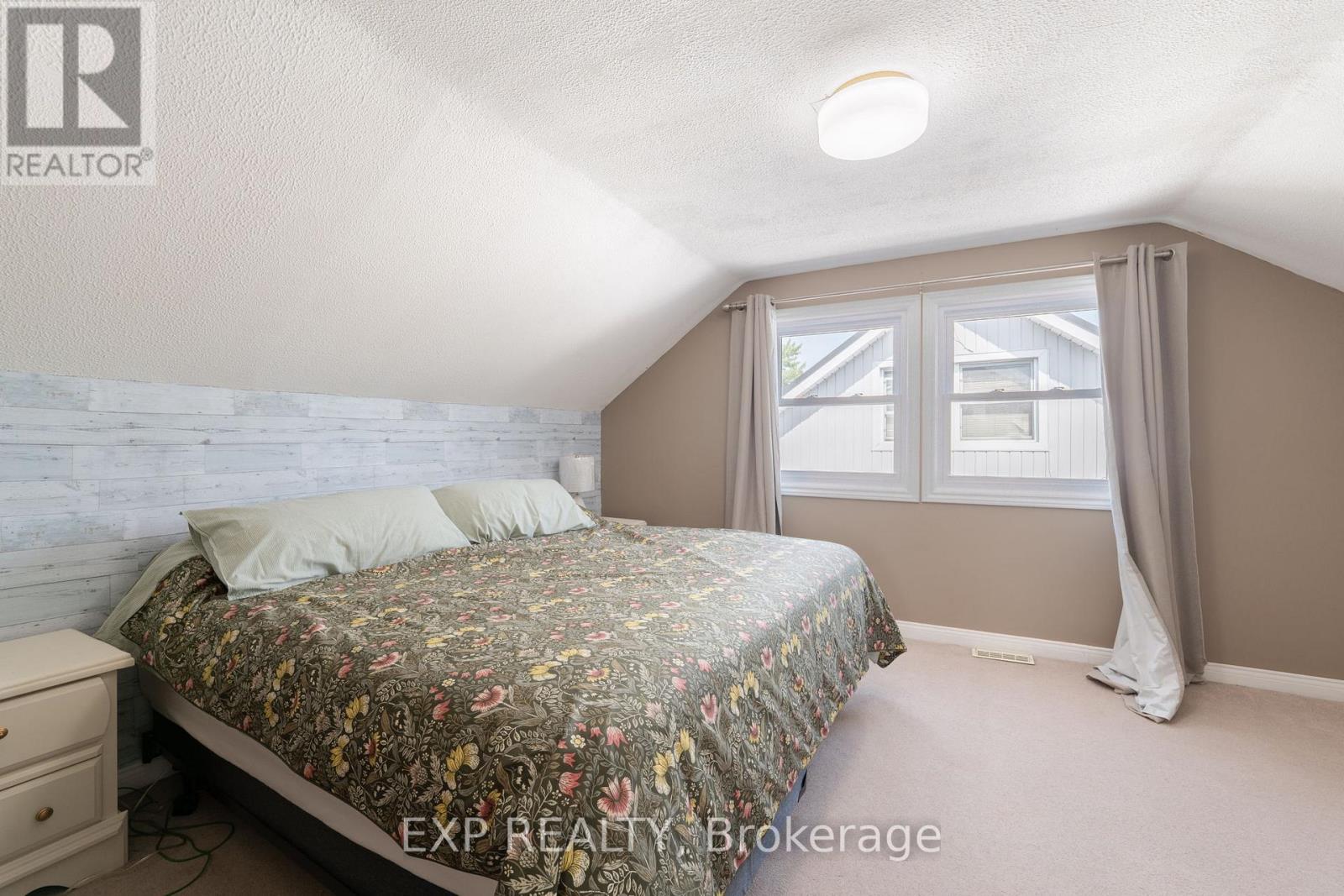 Photo 18 of 325 Simpson Avenue, Welland ON