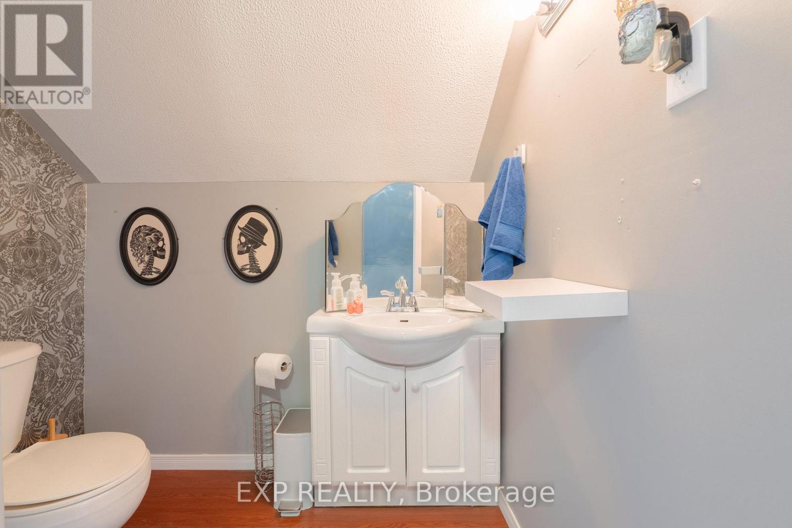 Photo 22 of 325 Simpson Avenue, Welland ON