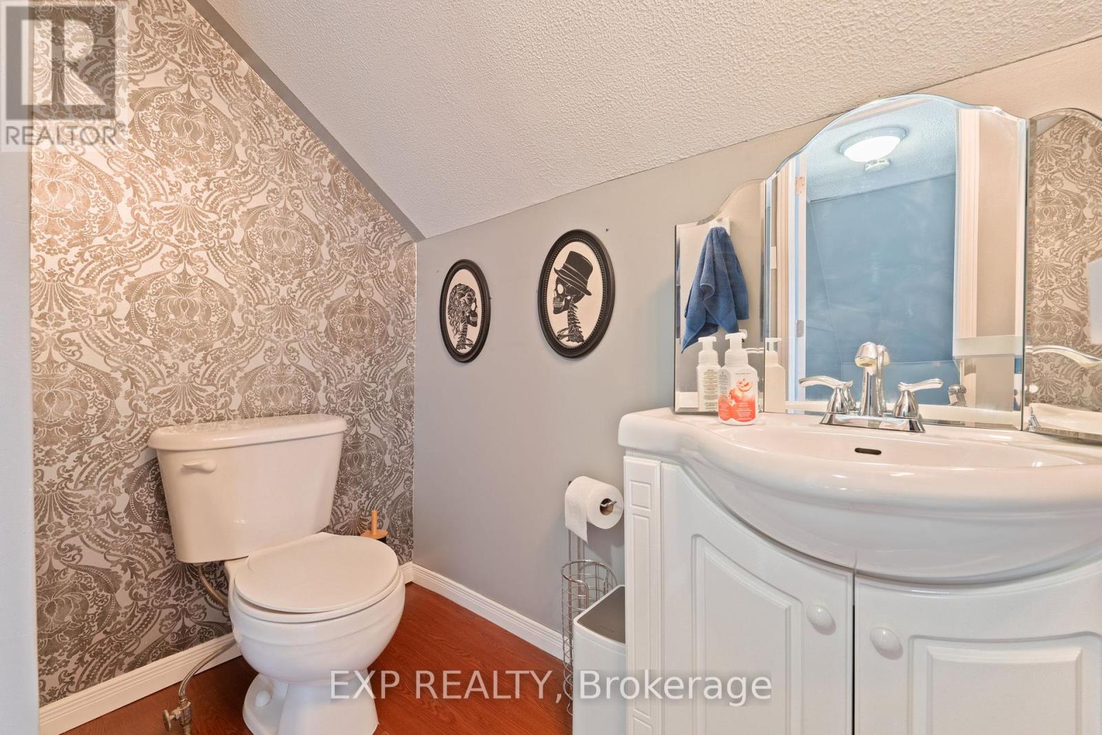 Photo 23 of 325 Simpson Avenue, Welland ON