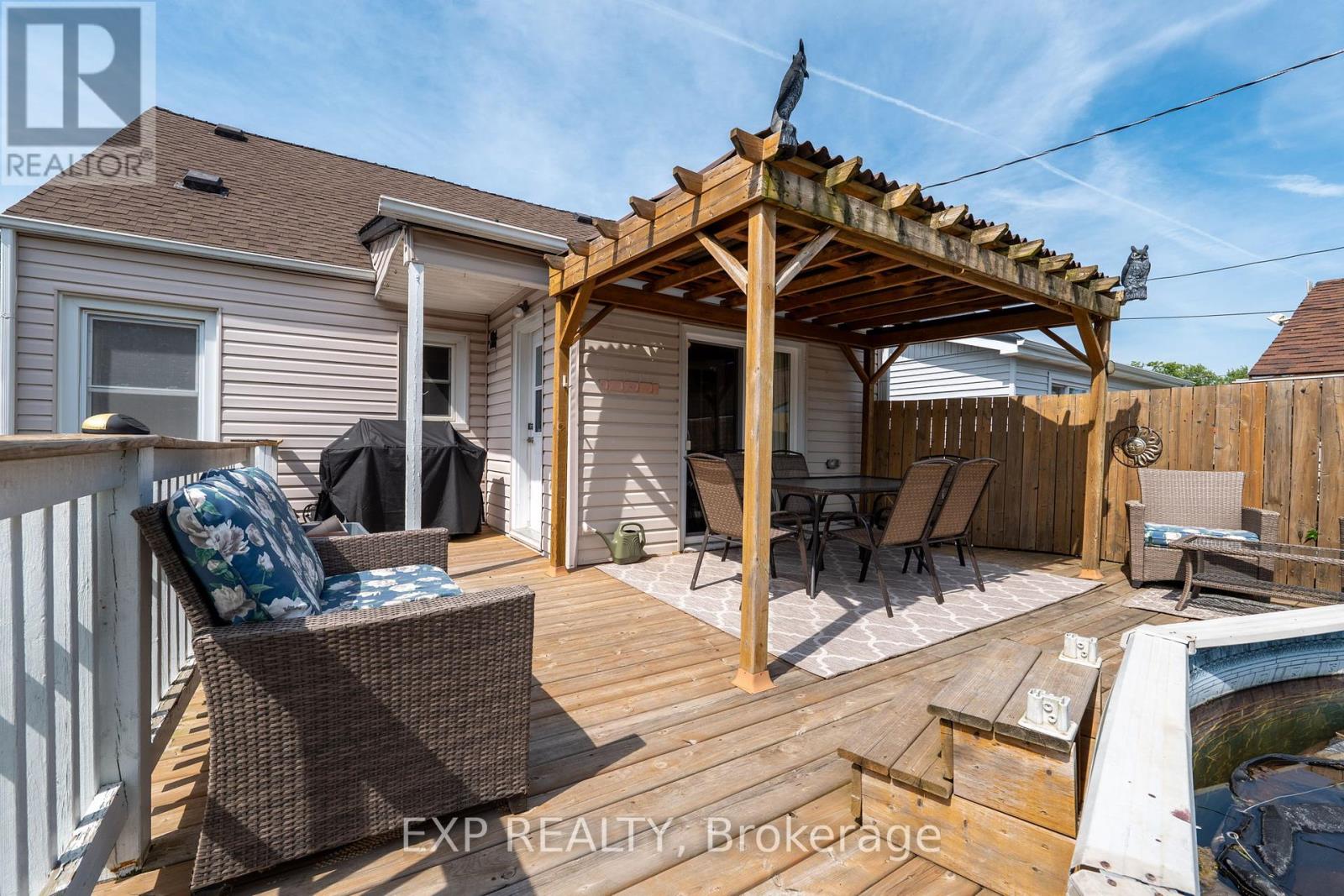 Photo 24 of 325 Simpson Avenue, Welland ON