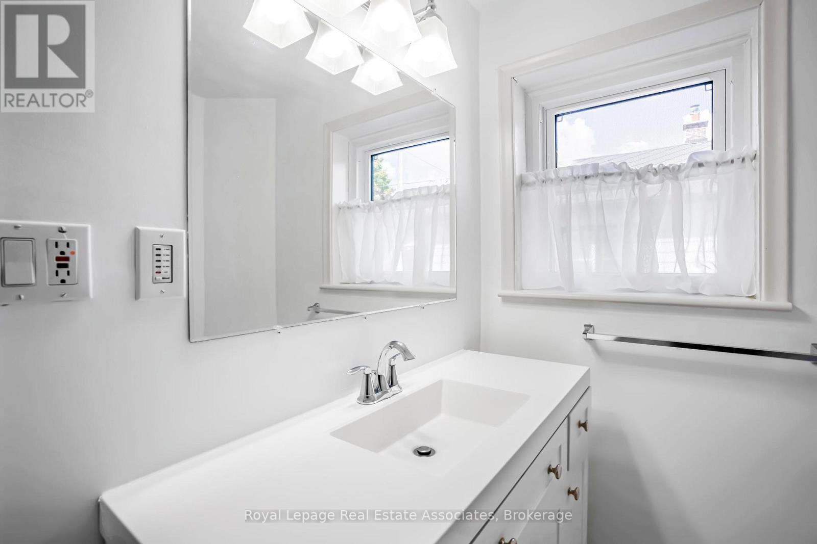 Photo 13 of 256 Chapel Street, Norfolk ON