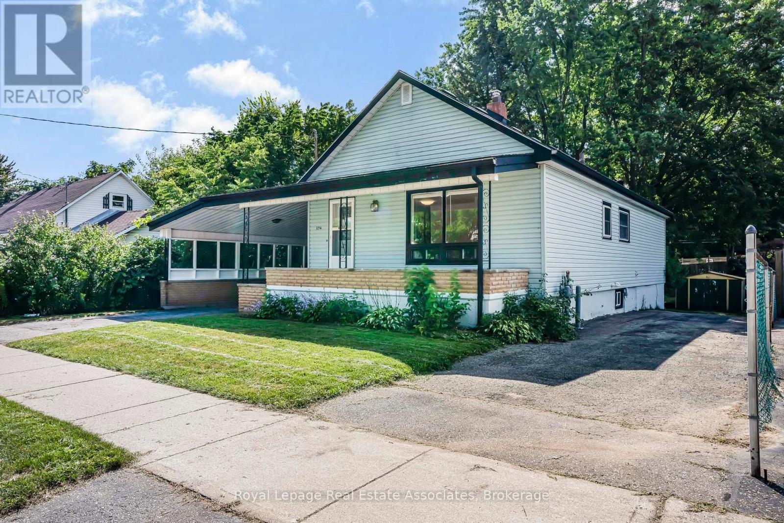 Photo 2 of 256 Chapel Street, Norfolk ON