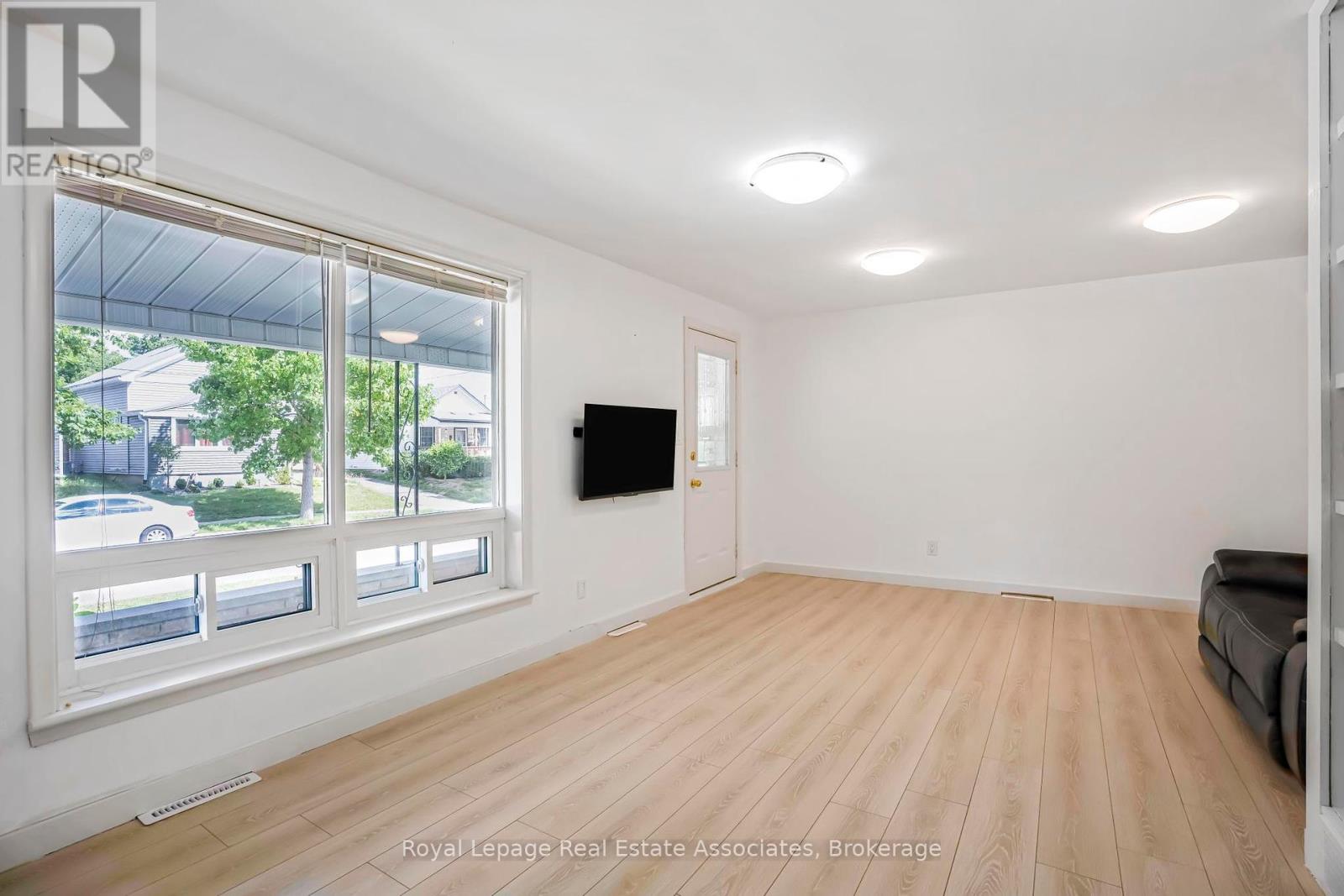 Photo 7 of 256 Chapel Street, Norfolk ON