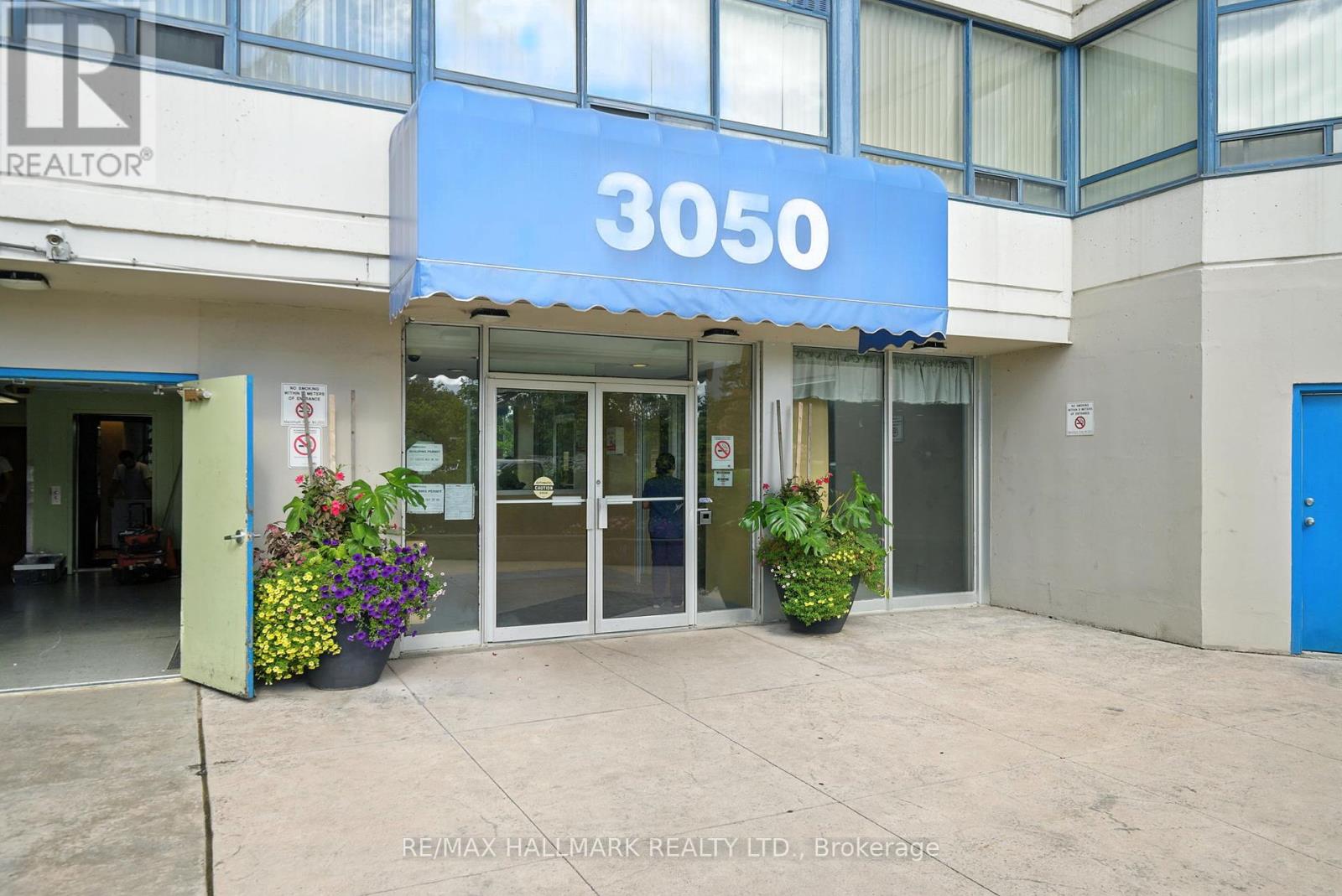 Photo 4 of 802 3050 Ellesmere Road, Toronto ON