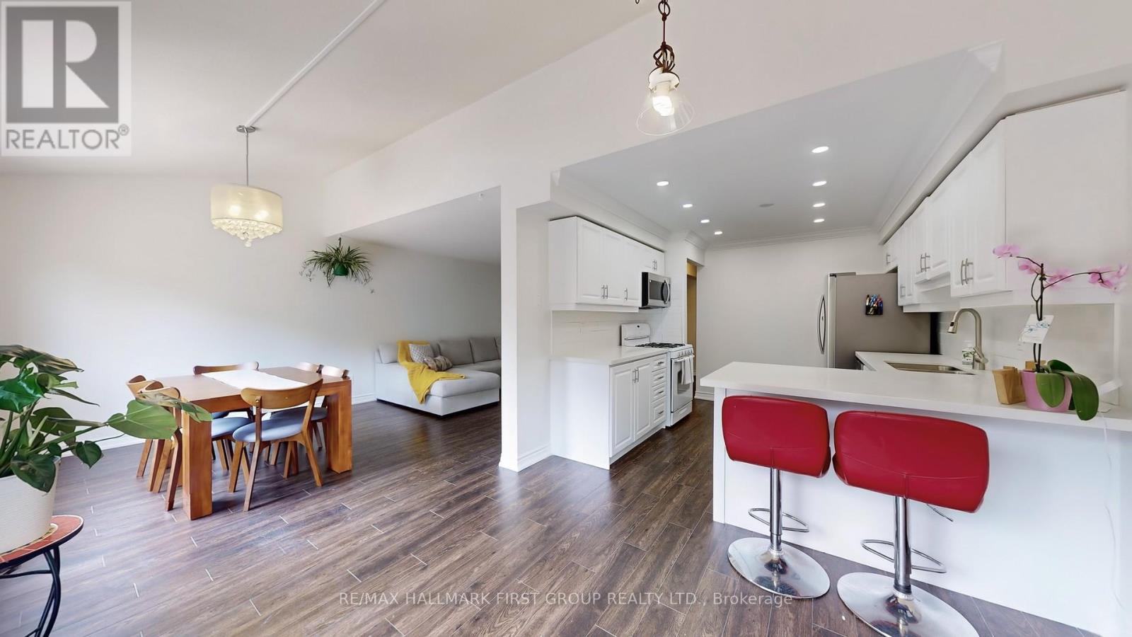 Photo 16 of 54 Davies Crescent, Whitby ON
