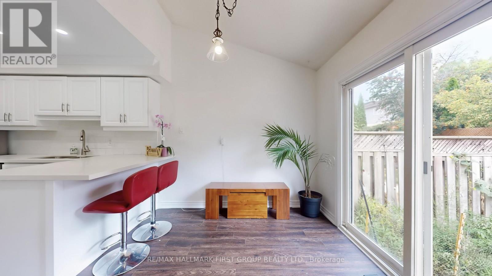 Photo 17 of 54 Davies Crescent, Whitby ON