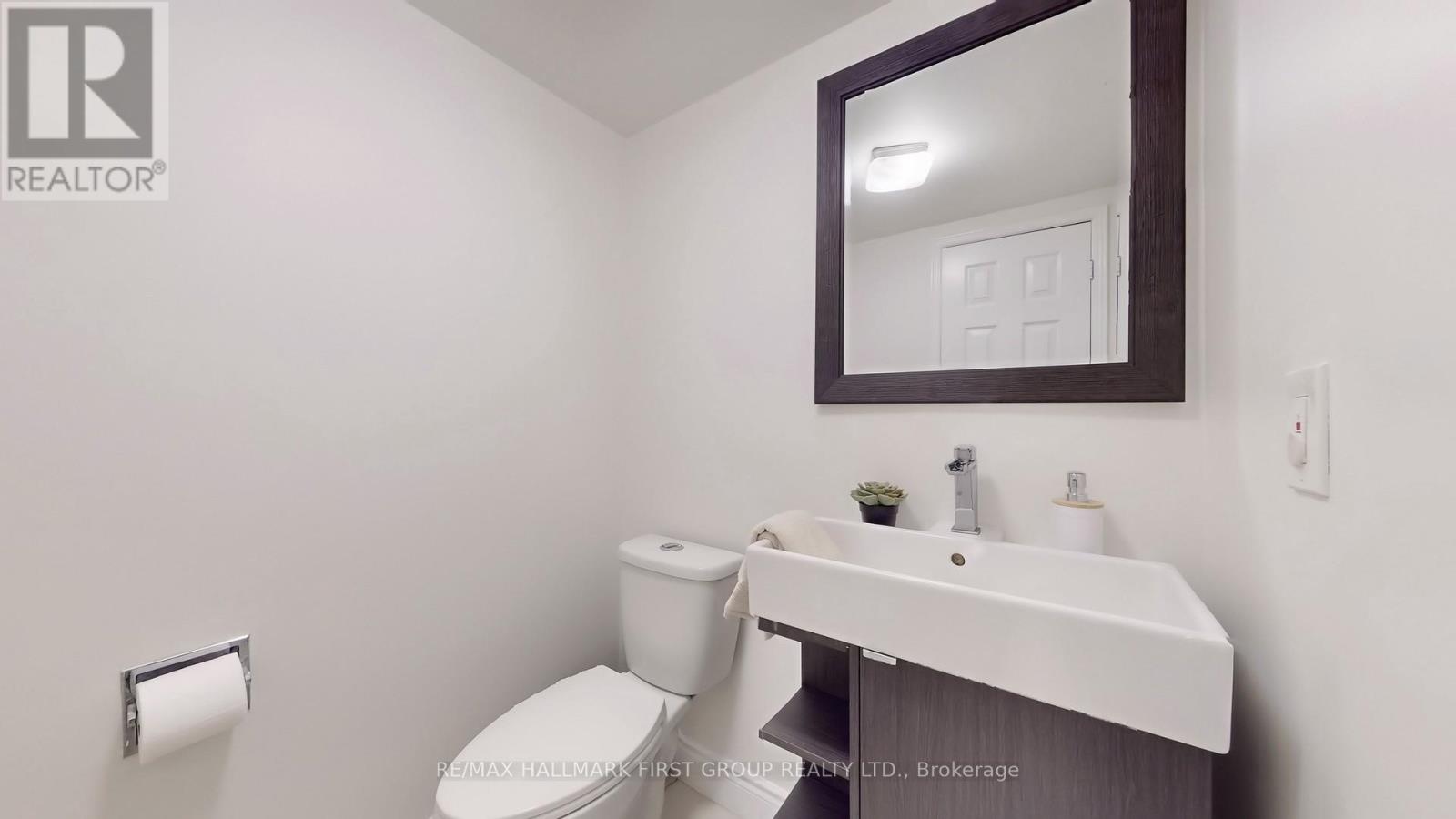 Photo 23 of 54 Davies Crescent, Whitby ON
