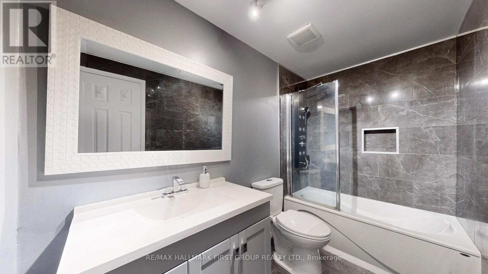 Photo 29 of 54 Davies Crescent, Whitby ON