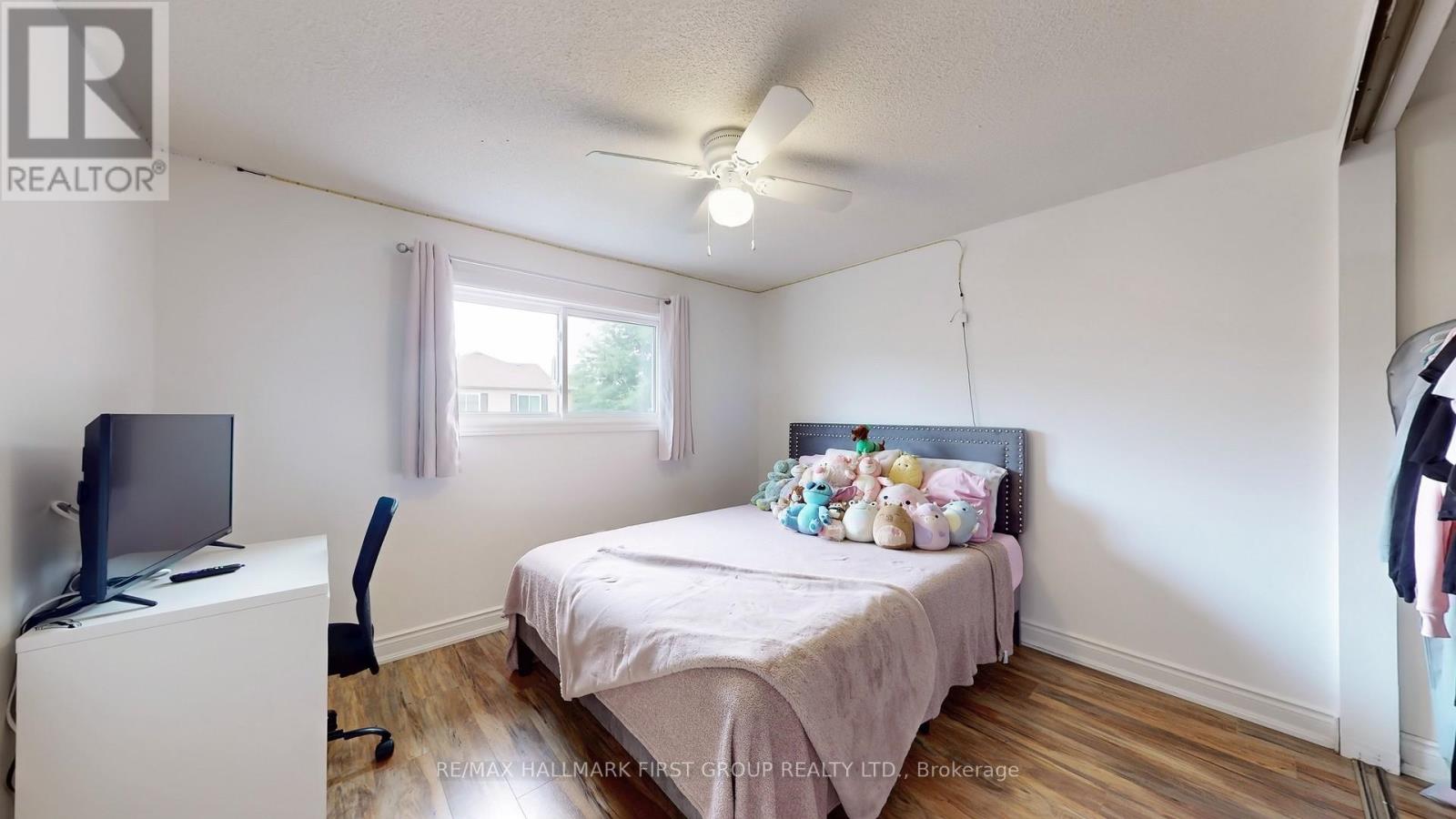 Photo 30 of 54 Davies Crescent, Whitby ON