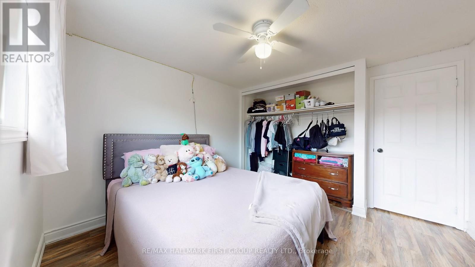 Photo 32 of 54 Davies Crescent, Whitby ON