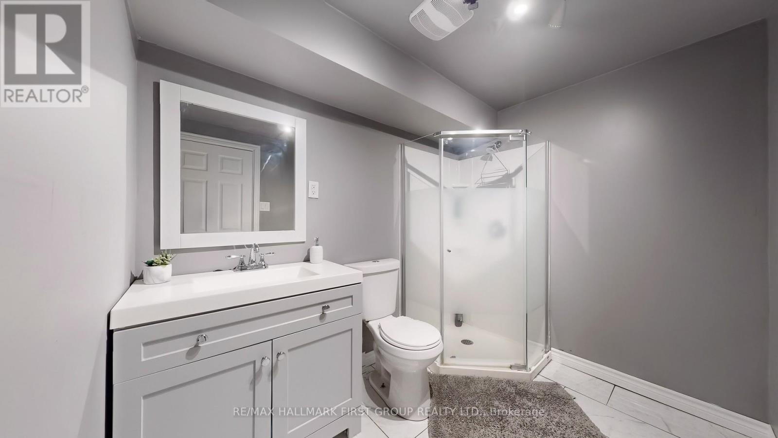 Photo 37 of 54 Davies Crescent, Whitby ON