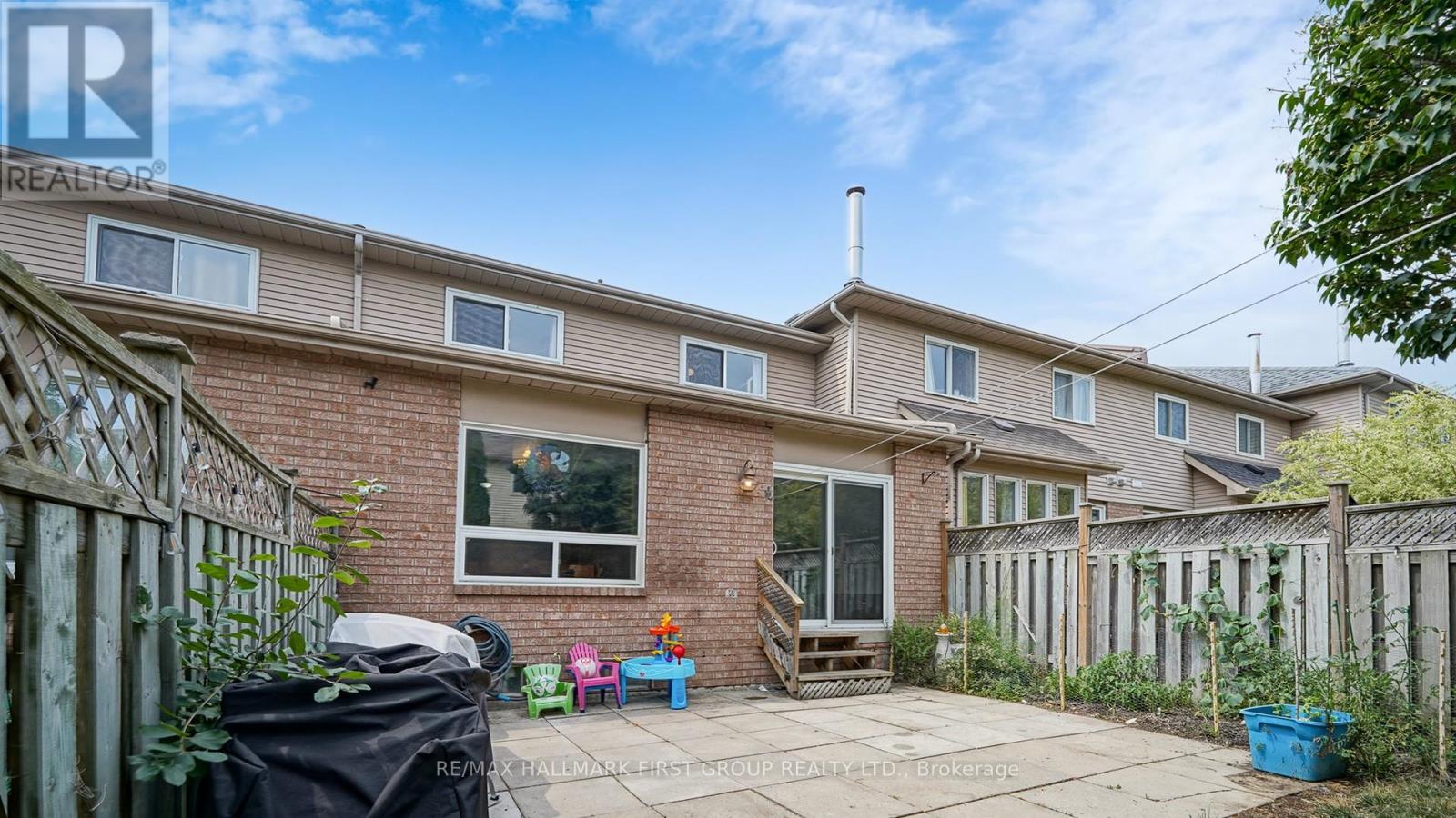 Photo 41 of 54 Davies Crescent, Whitby ON