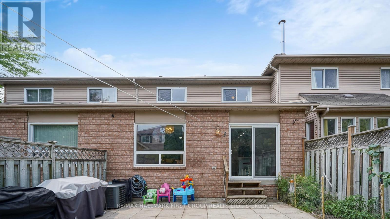 Photo 42 of 54 Davies Crescent, Whitby ON