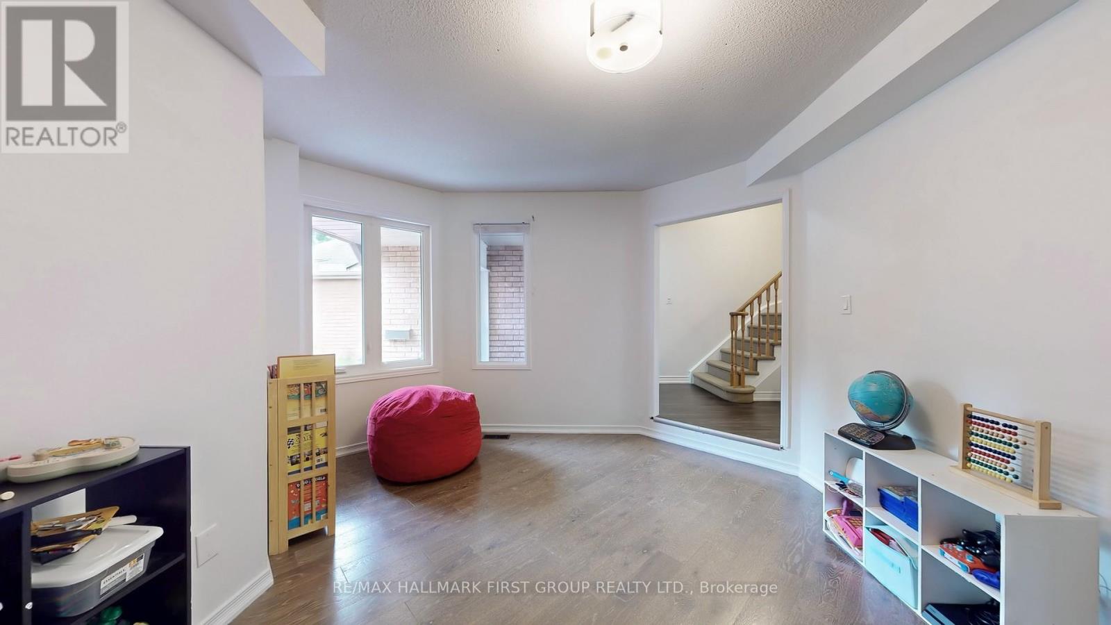 Photo 8 of 54 Davies Crescent, Whitby ON
