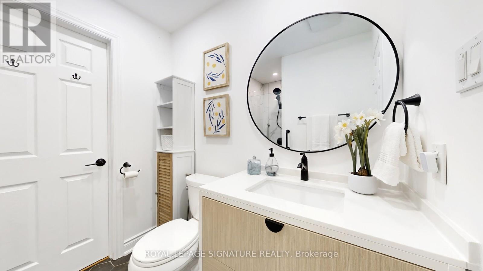 Photo 3 of 26 Holmbush Crescent, Toronto ON