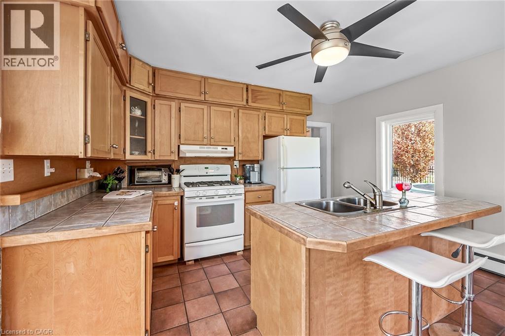 Photo 16 of 22 Tolhurst Avenue, St George ON