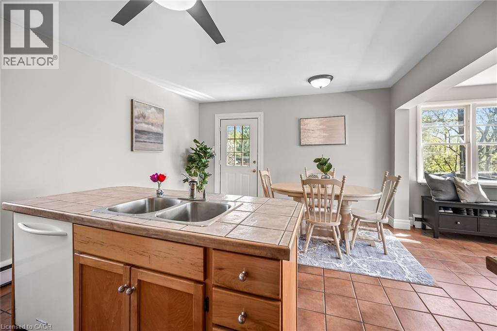 Photo 17 of 22 Tolhurst Avenue, St George ON