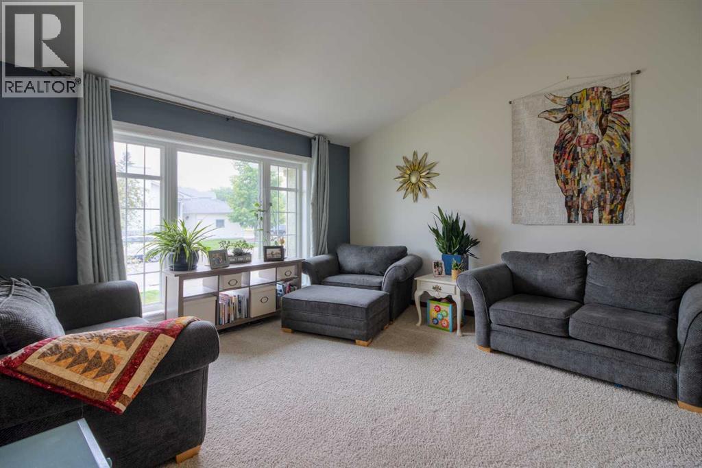 Photo 11 of 360 Heritage Crescent W, Lethbridge AB