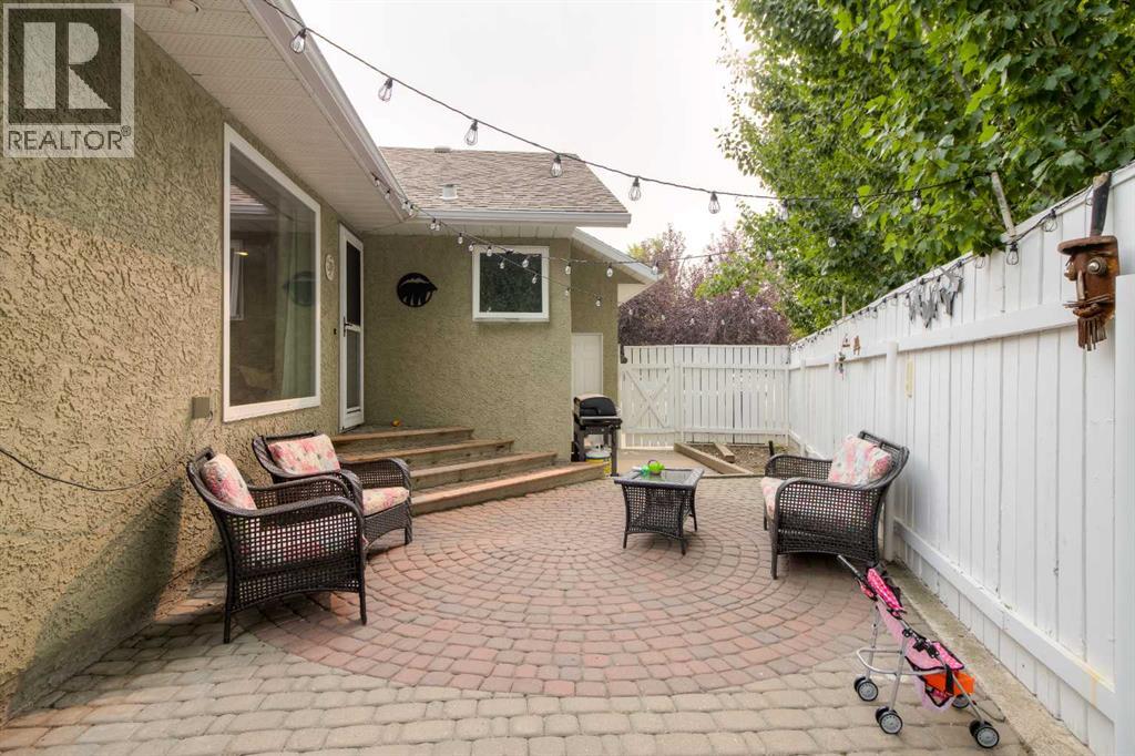 Photo 3 of 360 Heritage Crescent W, Lethbridge AB