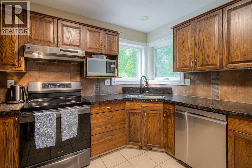 Photo 18 of 360 Heritage Crescent W, Lethbridge AB