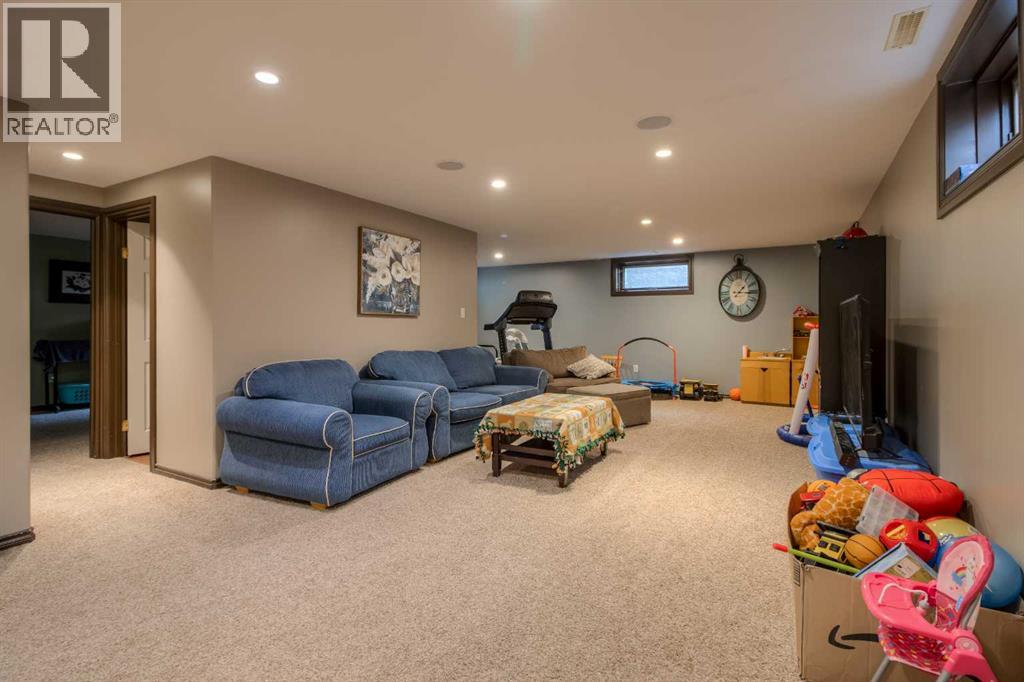Photo 36 of 360 Heritage Crescent W, Lethbridge AB