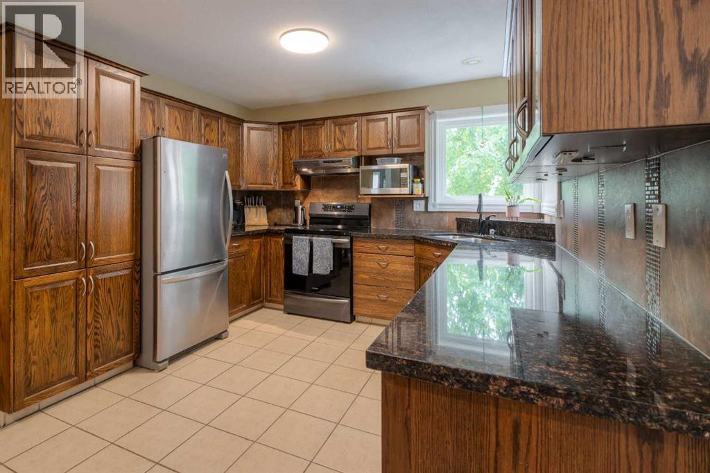 Photo 17 of 360 Heritage Crescent W, Lethbridge AB