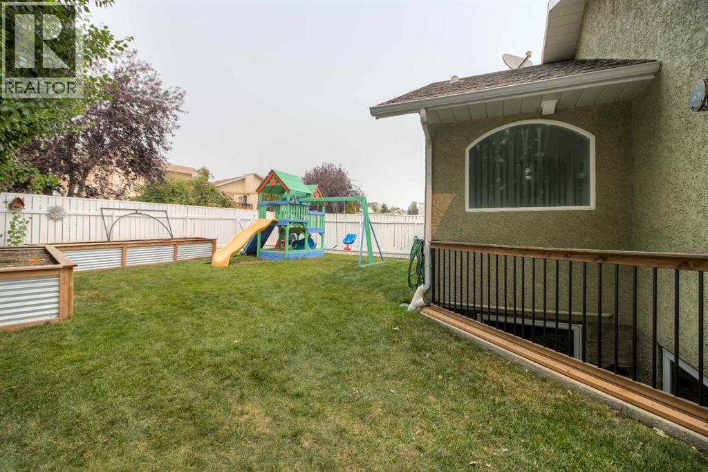 Photo 4 of 360 Heritage Crescent W, Lethbridge AB