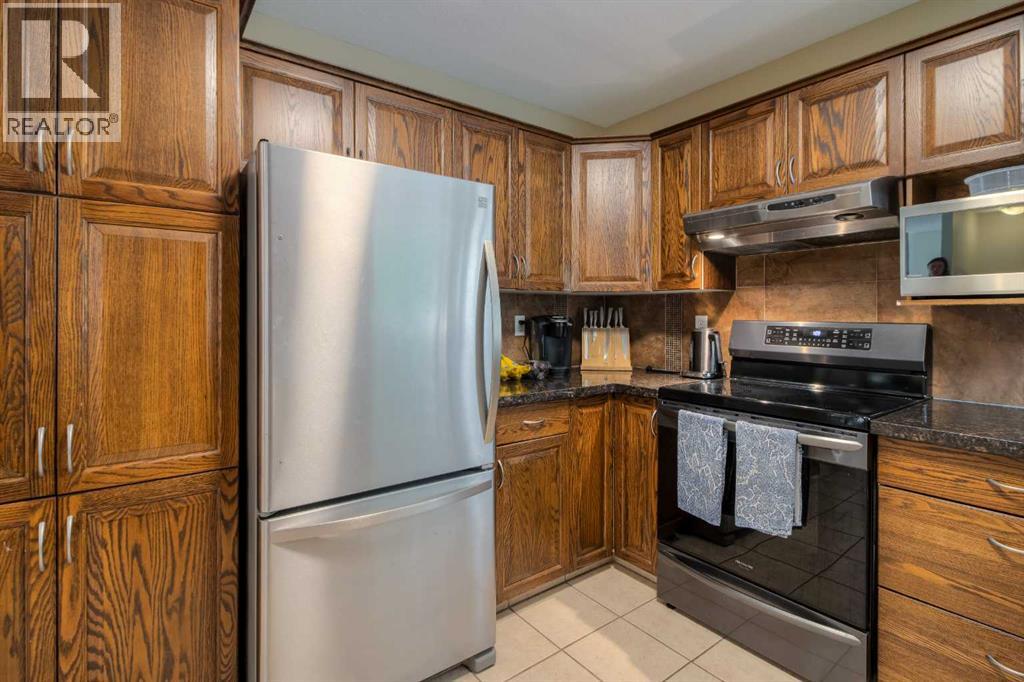 Photo 19 of 360 Heritage Crescent W, Lethbridge AB