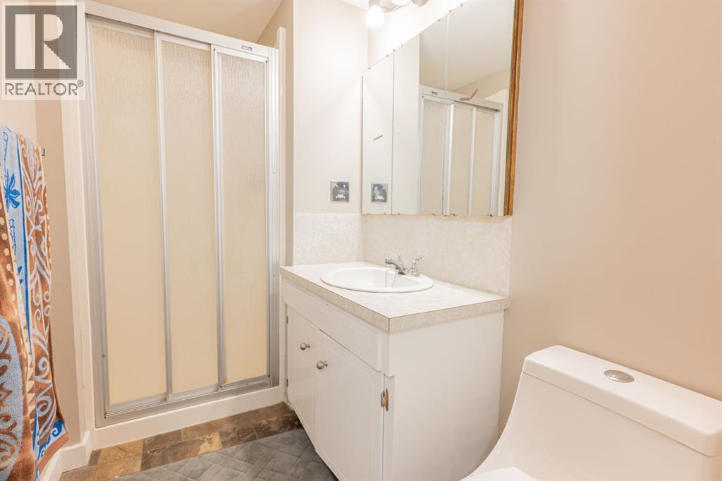 Photo 17 of 185 8 Street Nw, Medicine Hat AB