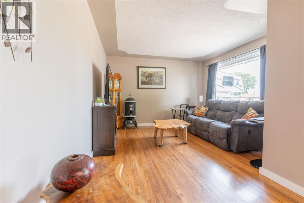 Photo 7 of 185 8 Street Nw, Medicine Hat AB