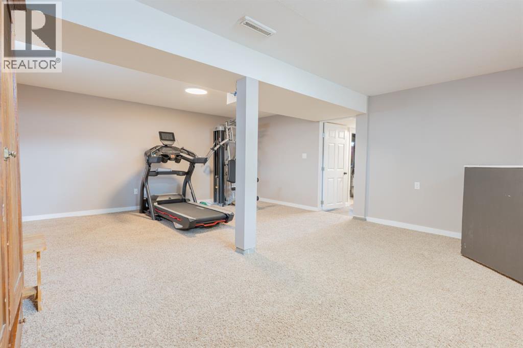 Photo 13 of 185 8 Street Nw, Medicine Hat AB