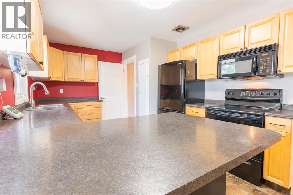 Photo 5 of 185 8 Street Nw, Medicine Hat AB