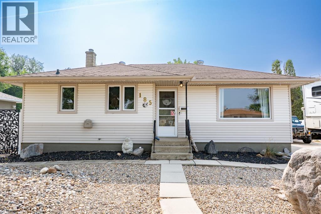 Photo 2 of 185 8 Street Nw, Medicine Hat AB