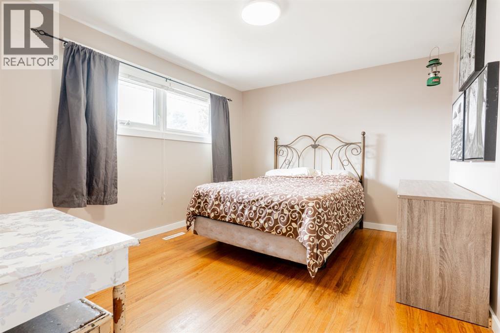 Photo 11 of 185 8 Street Nw, Medicine Hat AB