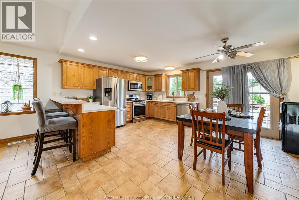 Photo 10 of 229 Gignac Crescent, Lasalle ON