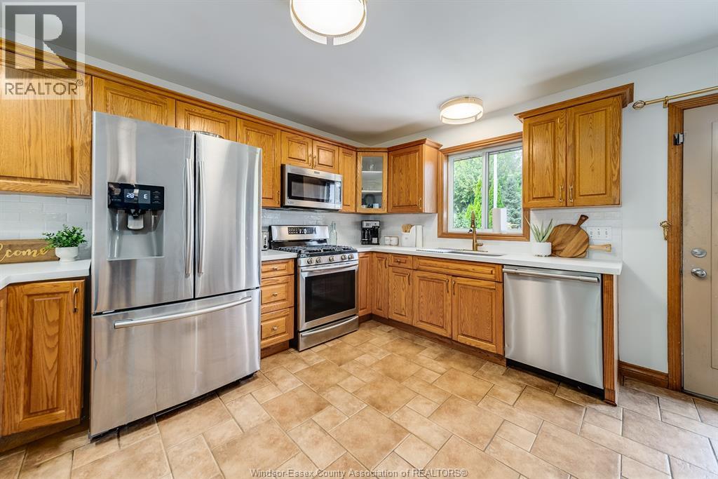 Photo 11 of 229 Gignac Crescent, Lasalle ON
