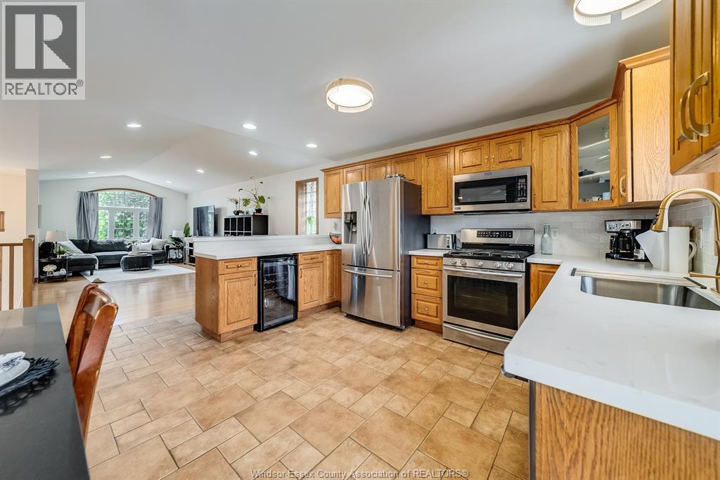 Photo 13 of 229 Gignac Crescent, Lasalle ON
