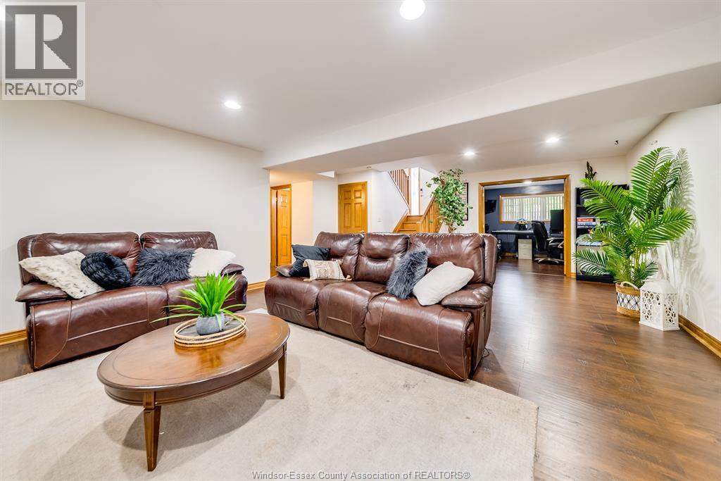 Photo 33 of 229 Gignac Crescent, Lasalle ON