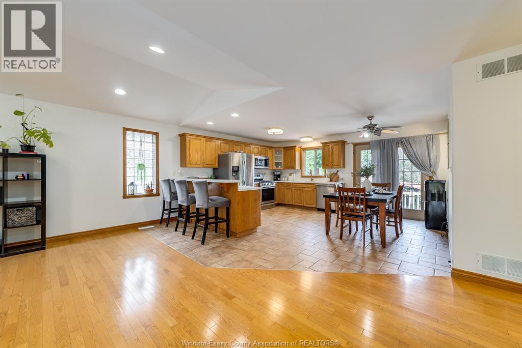 Photo 9 of 229 Gignac Crescent, Lasalle ON