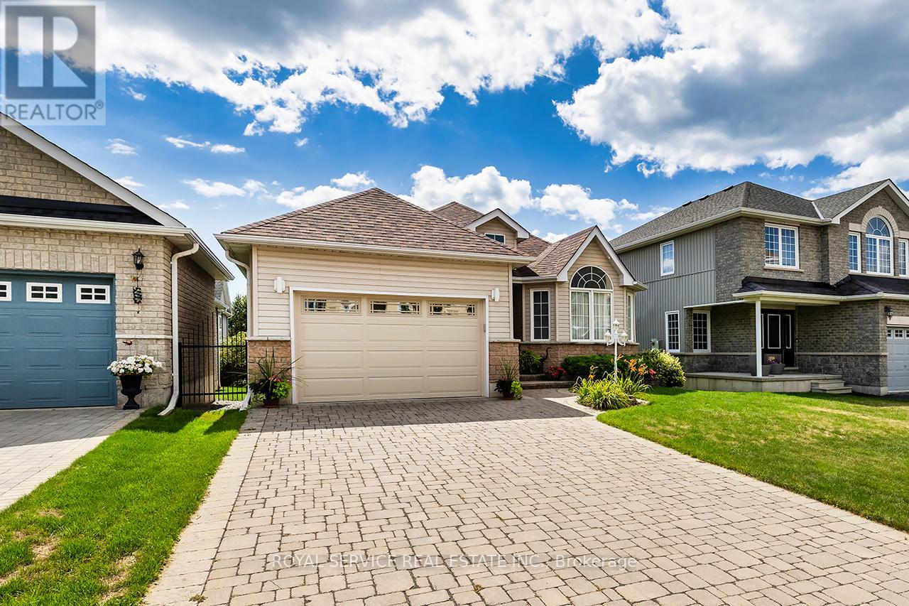 Photo 3 of 15 Bloom Avenue, Clarington ON