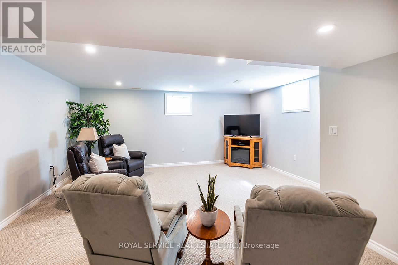 Photo 36 of 15 Bloom Avenue, Clarington ON