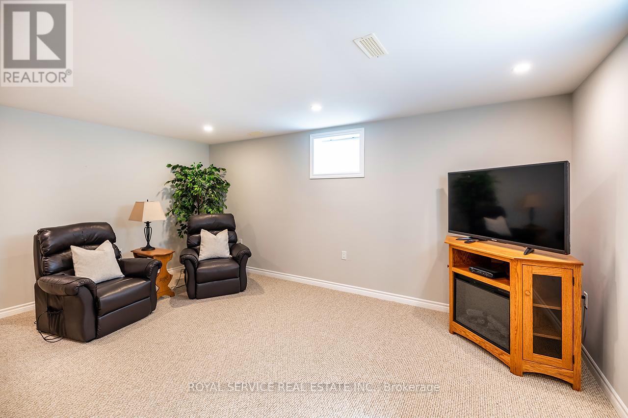 Photo 37 of 15 Bloom Avenue, Clarington ON