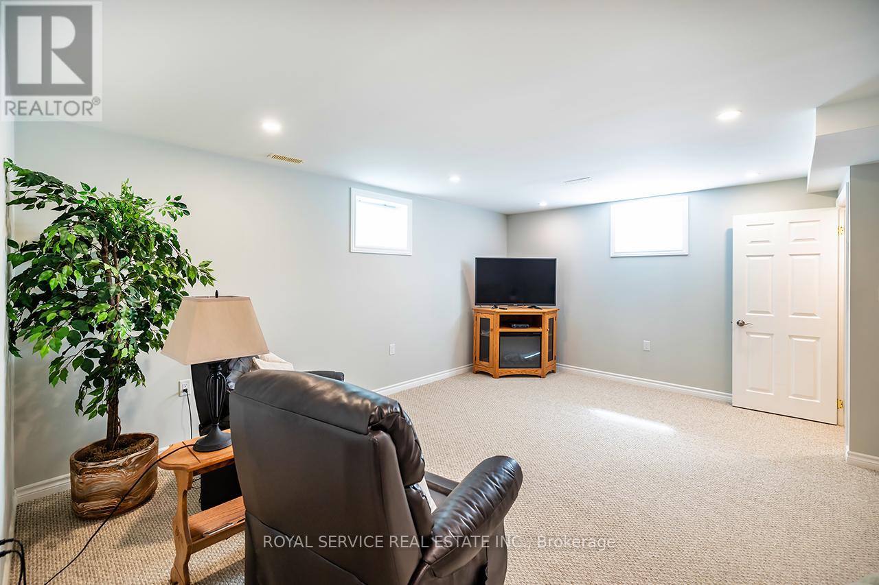Photo 39 of 15 Bloom Avenue, Clarington ON