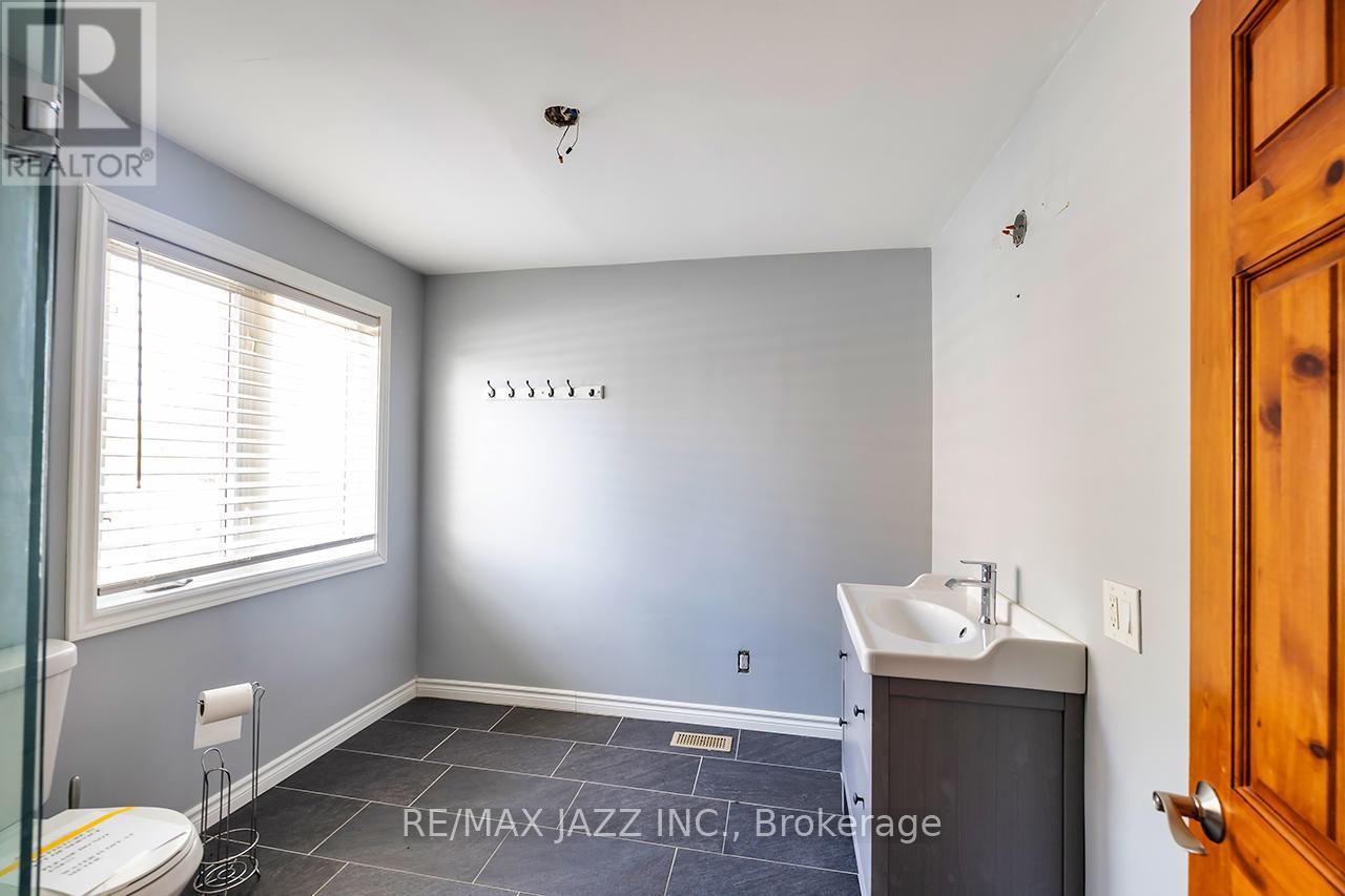 Photo 33 of 3151 Courtice Road, Clarington ON