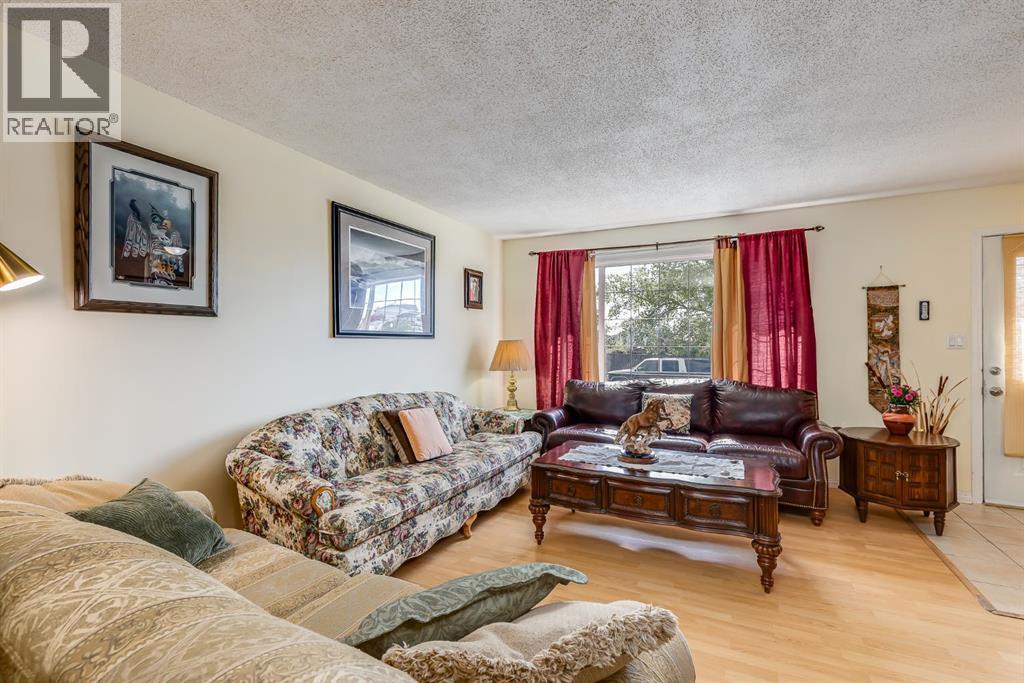 Photo 6 of 330 9 Street, Beiseker AB