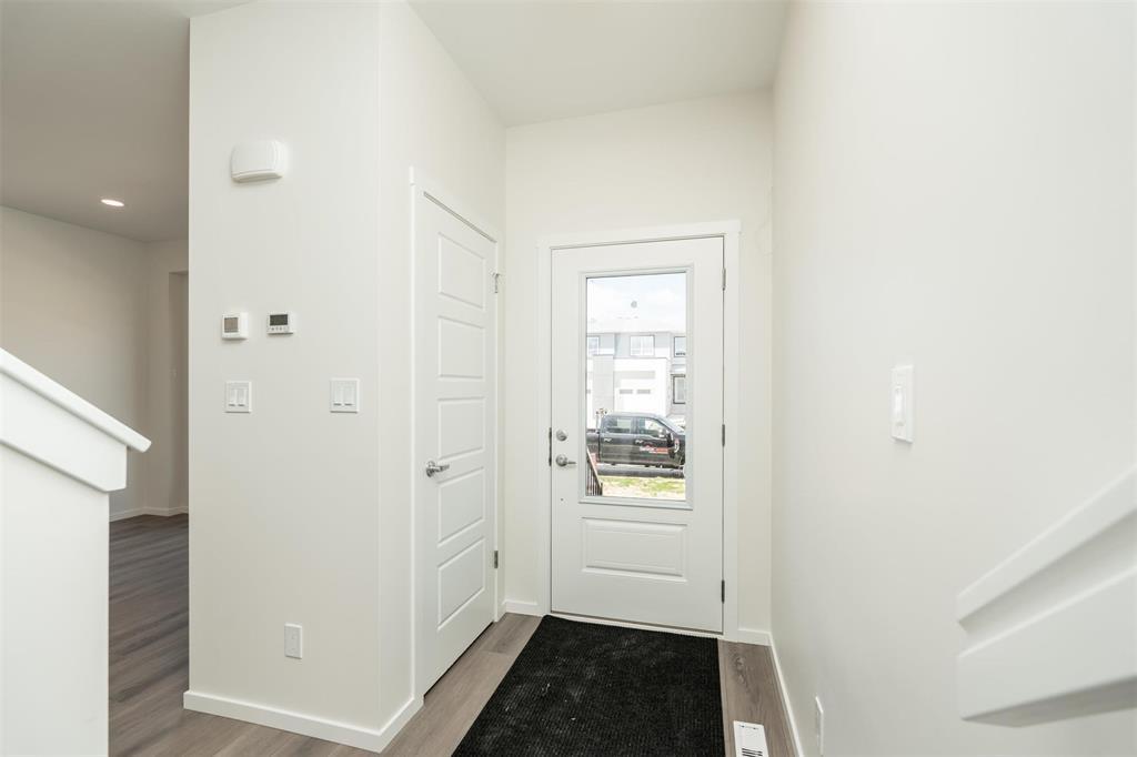Photo 5 of 247 Avior Drive, Winnipeg MB