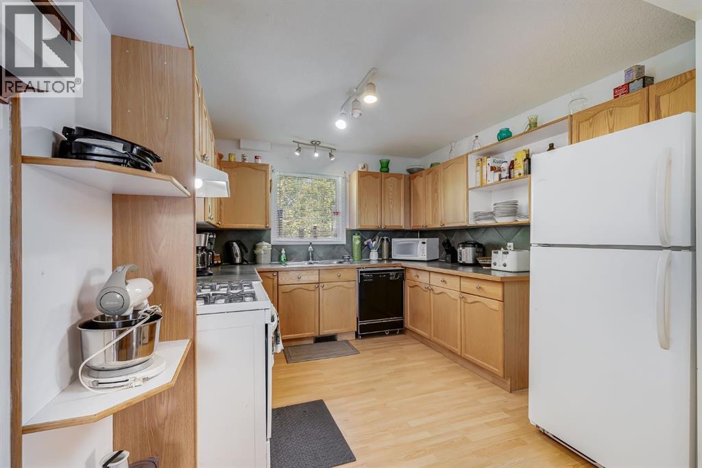 Photo 10 of 330 9 Street, Beiseker AB