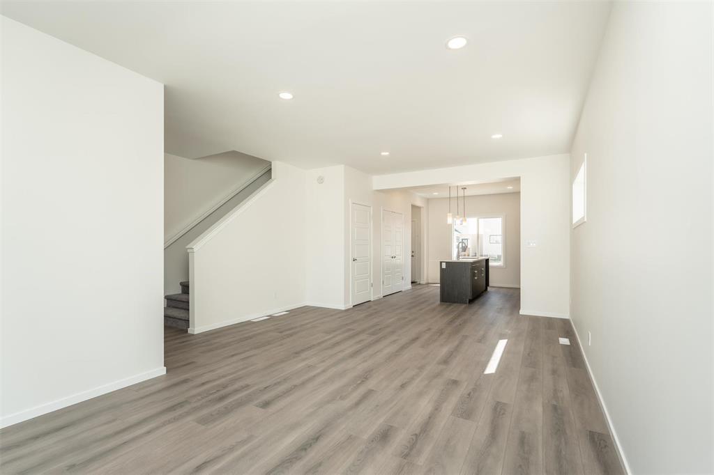 Photo 7 of 247 Avior Drive, Winnipeg MB