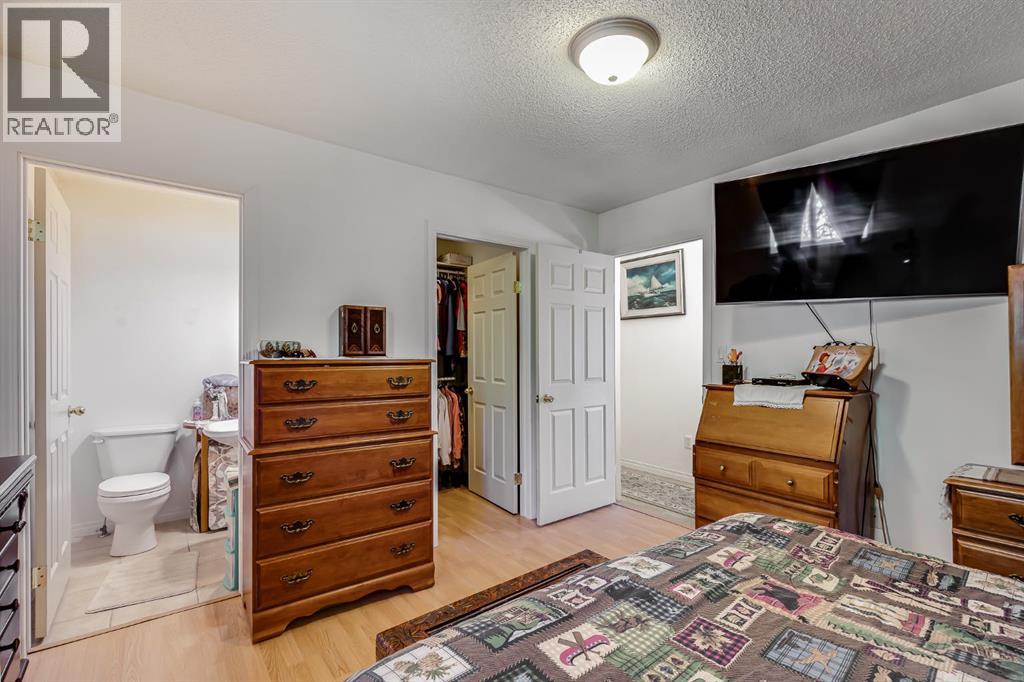 Photo 17 of 330 9 Street, Beiseker AB