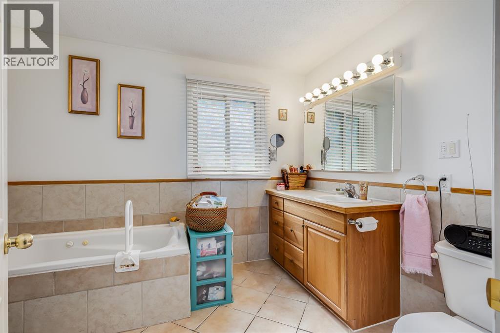 Photo 14 of 330 9 Street, Beiseker AB
